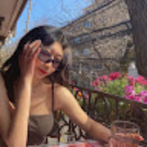 Meet your Posher, Chloe